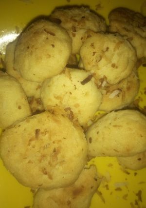 A picture of Butter and coconut cookies.