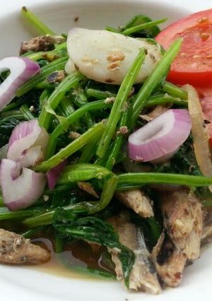 A picture of Spinach And Sardine In Olive Oil.