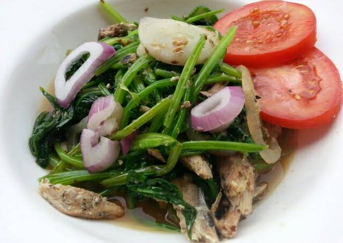 Recipe: Delicious Spinach And Sardine In Olive Oil