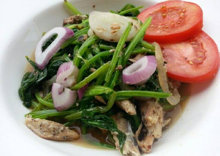 Easiest Way to Prepare Super Quick Homemade Spinach And Sardine In Olive Oil