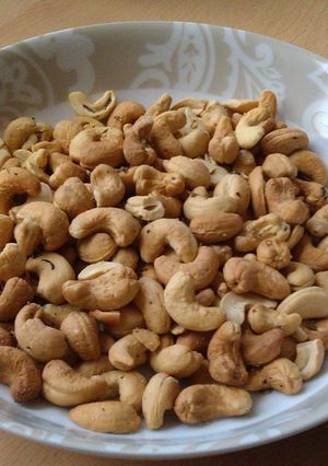 A picture of Vickys Herby Roasted Cashew Nuts, Gluten, Dairy, Egg & Soy-Free.