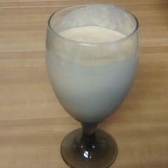 A picture of TL's Healthy Peanut Butter Yogurt Smoothie.