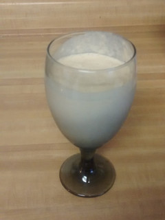 A picture of TL's Healthy Peanut Butter Yogurt Smoothie.