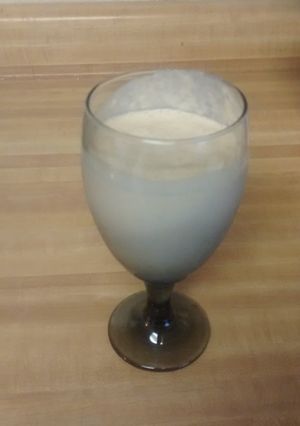 A picture of TL's Healthy Peanut Butter Yogurt Smoothie.