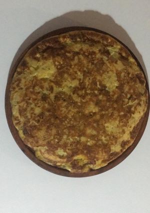 Una foto de Tortilla con papas de paquete para la picada👌