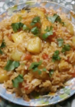 આલુ સેઝવાન રાઈસ (Aloo Schezwan Rice Recipe In Gujarati) રેસીપી મુખ્ય ફોટો