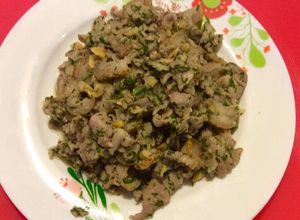 Hình của món Đùi heo rừng xào lá lốt.