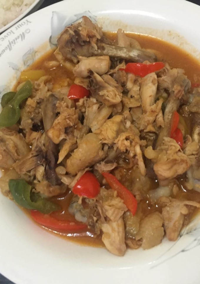 Una foto de Pollo en salsa