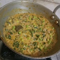 A picture of Methi matar malai.