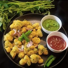 A picture of Methi fritters (methi na gota).