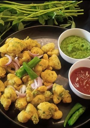 A picture of Methi fritters (methi na gota).