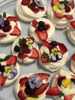 Una foto de Mini pavlovas 🍓🫐