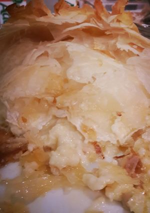 A picture of Brie cheese wrapped in phyllo pastry.