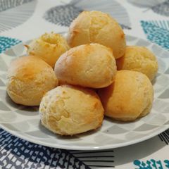 A picture of Pão de Queijo.