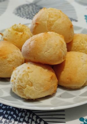 A picture of Pão de Queijo.
