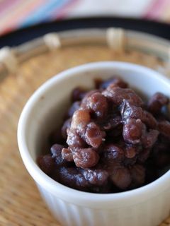 A picture of Anko Red Bean Paste in a Rice Cooker.