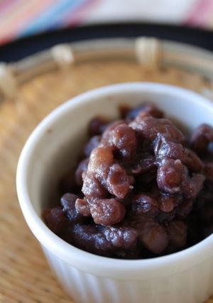 A picture of Anko Red Bean Paste in a Rice Cooker.