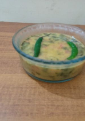 A picture of Daal palak.