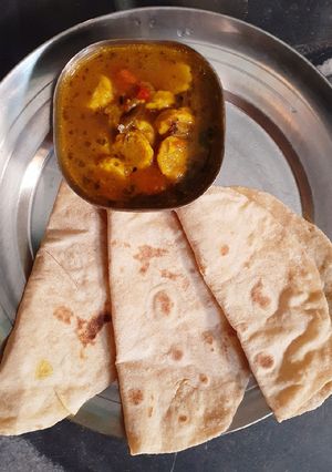 गट्टे की सब्जी (Gatte ki Sabzi Recipe in Hindi) रेसिपी मुख्य फोटो