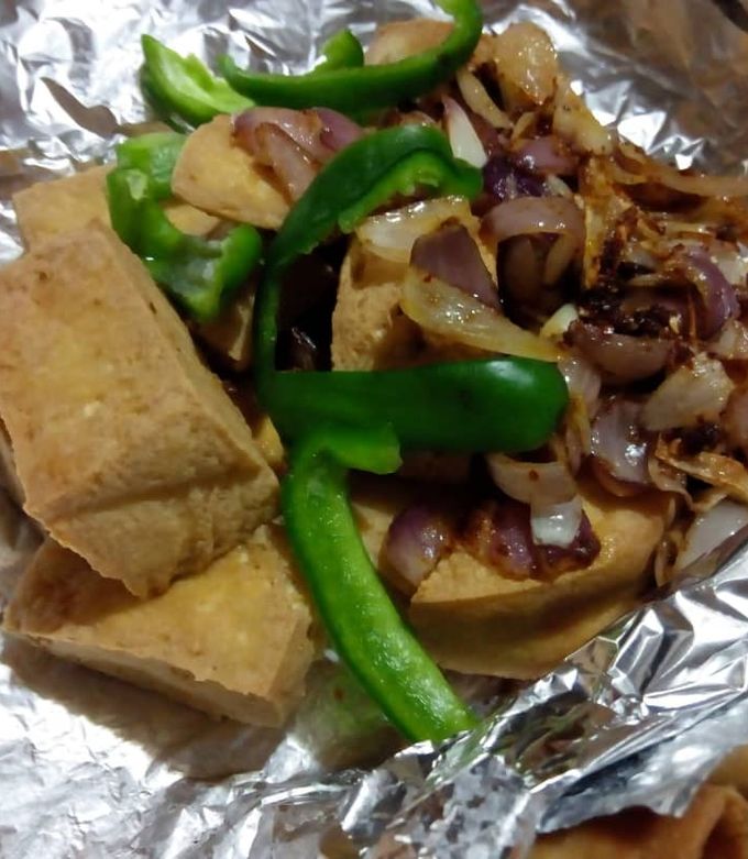 A picture of Simple awara with onion sauce.