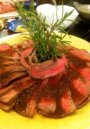 A picture of Simple Roast Beef with Thick Onion Sauce.