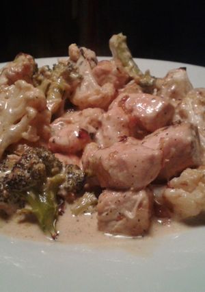 A picture of Creamy Chicken, Broccoli & Cauliflower Bake (LCHF).