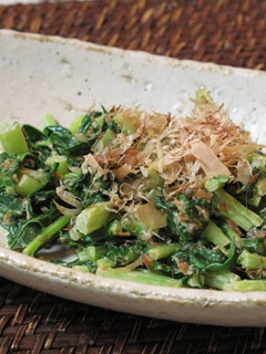A picture of Daikon Radish Leaves with Oyster Sauce and Mayonnaise!!.