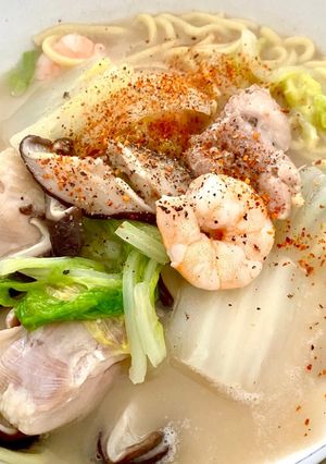 A picture of Hearty Chicken Paitan Ramen.
