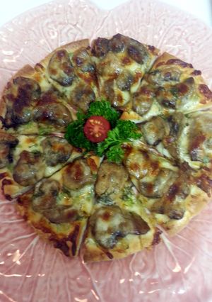 A picture of Herbed Mushroom Mini Pizza Appetizers.