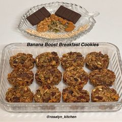 A picture of Banana Boost Breakfast Cookies 🍌🍪.