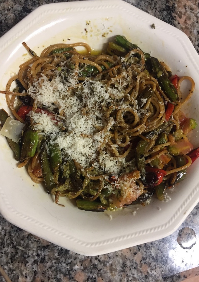 Una foto de Espaguetis con verduras