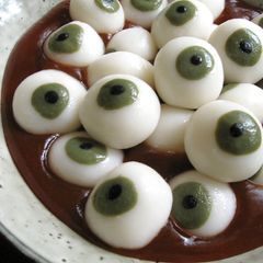 A picture of Halloween Dango Eyeballs.