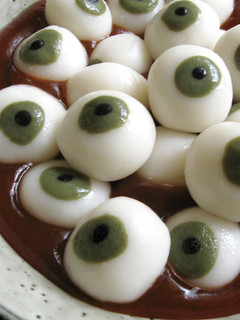 A picture of Halloween Dango Eyeballs.