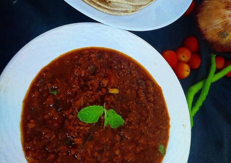 Simple Way to Prepare Any-night-of-the-week Soya Chunk curry