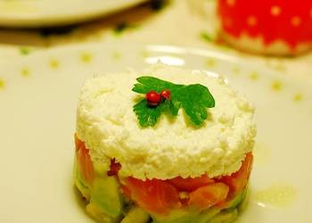 How to Recipe Appetizing Christmas Salmon and Avocado Salad