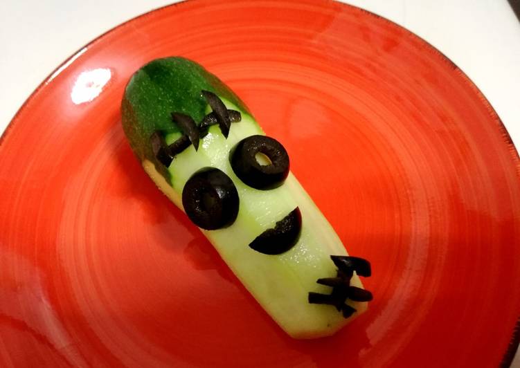 Step-by-Step Guide to Prepare Any-night-of-the-week Frankenstein de pepino y aceitunas (Halloween)