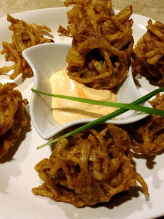 A picture of Fried onion balls.