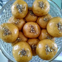 A picture of Besan Ladoo.