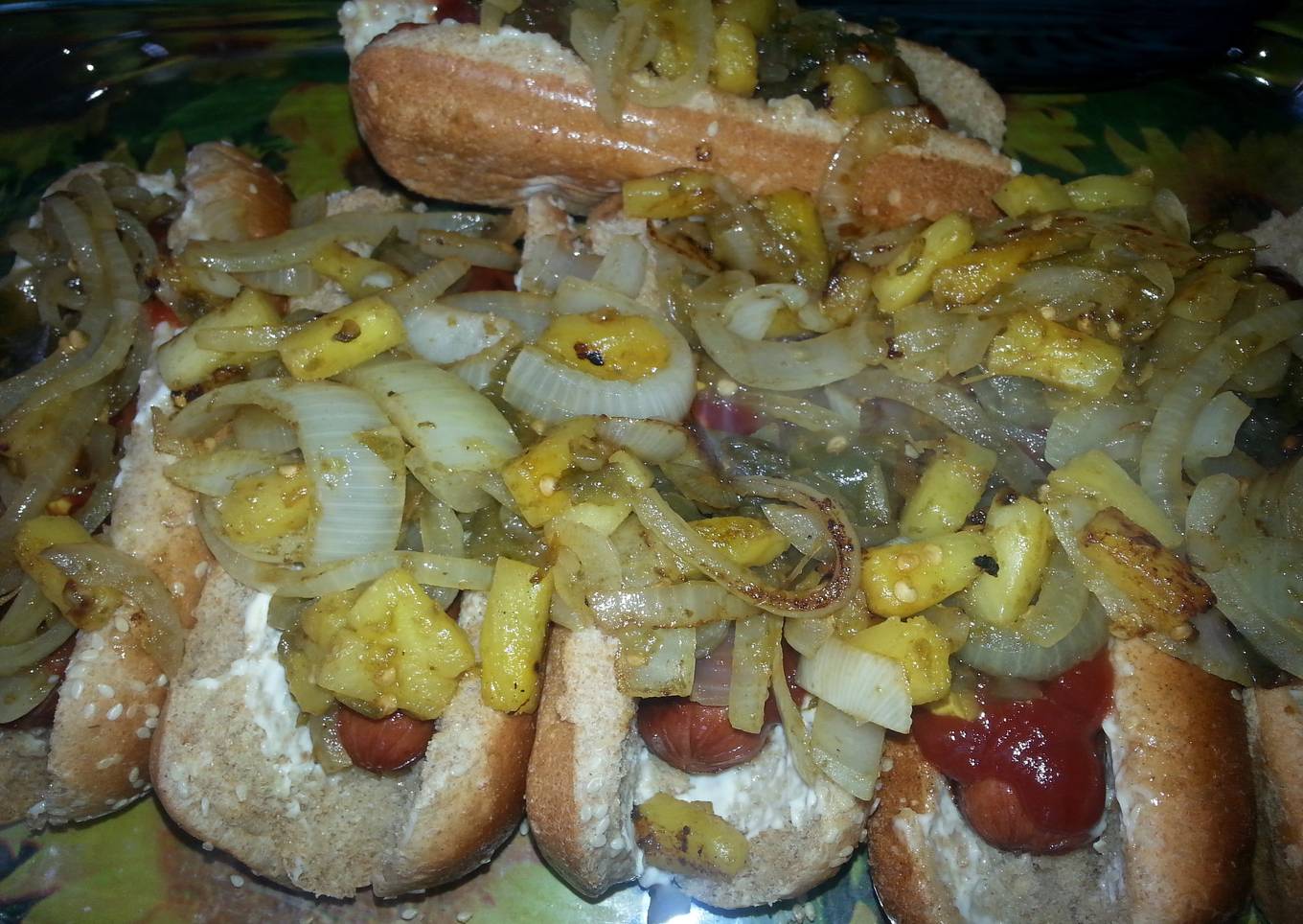 Sweet and spicy hot dog topper
