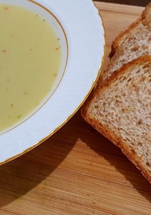 A picture of Broccoli soup with Chili pepper شوربة بروكولي مع الفليفلة الحارة.