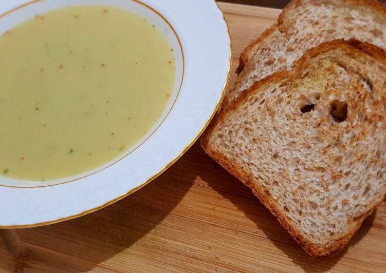 Easy Meal Ideas of Broccoli soup with Chili pepper شوربة بروكولي مع الفليفلة الحارة