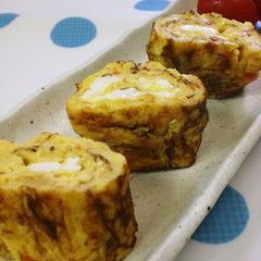 A picture of Tamagoyaki Japanese Omelets with Mayonnaise and Sweet Chili Sauce.