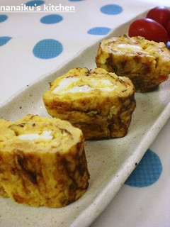 A picture of Tamagoyaki Japanese Omelets with Mayonnaise and Sweet Chili Sauce.