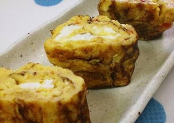 Recipe of Perfect Tamagoyaki Japanese Omelets with Mayonnaise and Sweet Chili Sauce