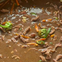A picture of Beef and broccoli gravy.