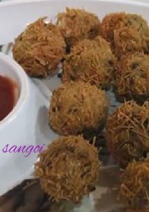 A picture of Moong dal millet vermicelli balls.