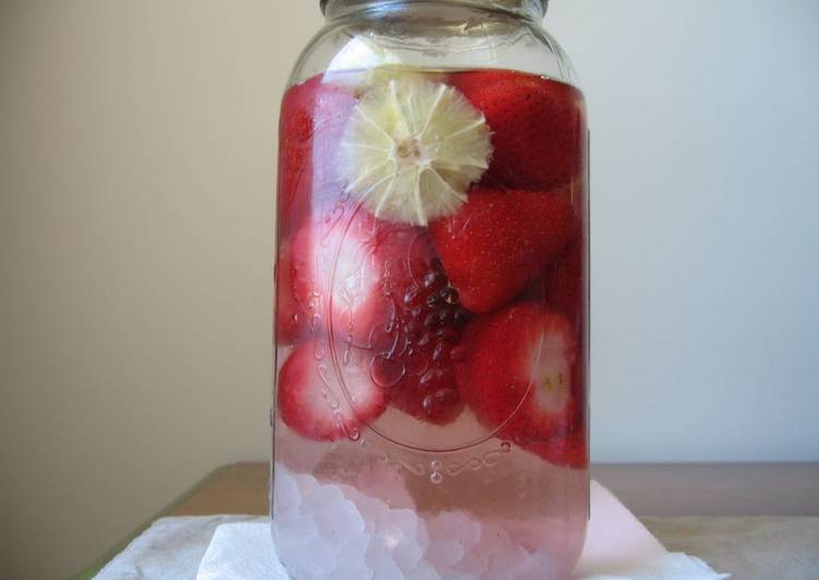 Recipe of Award-winning Strawberry Liqueur