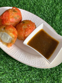 A picture of Stuffed potatoes balls.