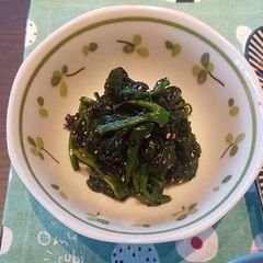 A picture of Simple spinach salad with Japanese twist.