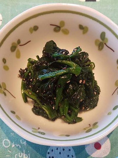 A picture of Simple spinach salad with Japanese twist.